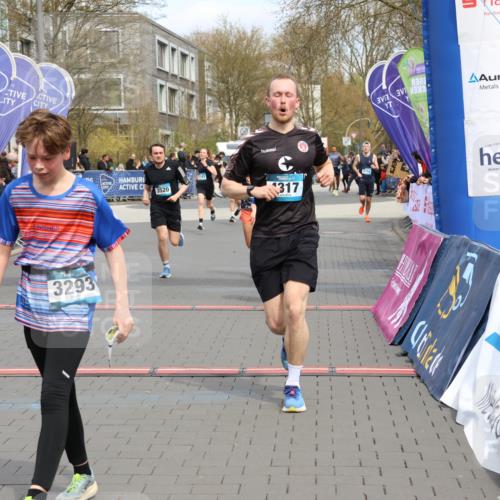 12.04.2026 - 45. Internationalen Wilhelmsburger Insellauf Strokosch-Dieckow http://msf.ph/oto/9473481 12.04.2026 12:54:08 Ziel 4317, 5227, 3294, 3520, 5143 meine-sportfotos.de
