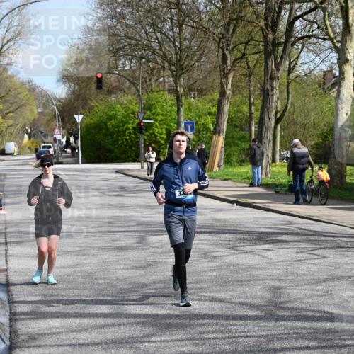 12.04.2026 - 45. Internationalen Wilhelmsburger Insellauf J. Mangold http://msf.ph/oto/9473499 12.04.2026 11:38:26 Ziel 5655, 5656, 3354, 2955 meine-sportfotos.de