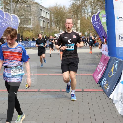 12.04.2026 - 45. Internationalen Wilhelmsburger Insellauf Strokosch-Dieckow http://msf.ph/oto/9473501 12.04.2026 12:54:08 Ziel 4317, 5227, 3294, 3520, 5143 meine-sportfotos.de