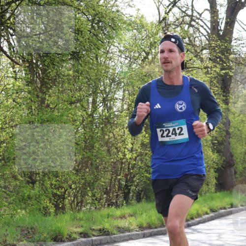 12.04.2026 - 45. Internationalen Wilhelmsburger Insellauf Yannick Fuchs http://msf.ph/oto/9473510 12.04.2026 10:01:39 Laufen 2242 meine-sportfotos.de