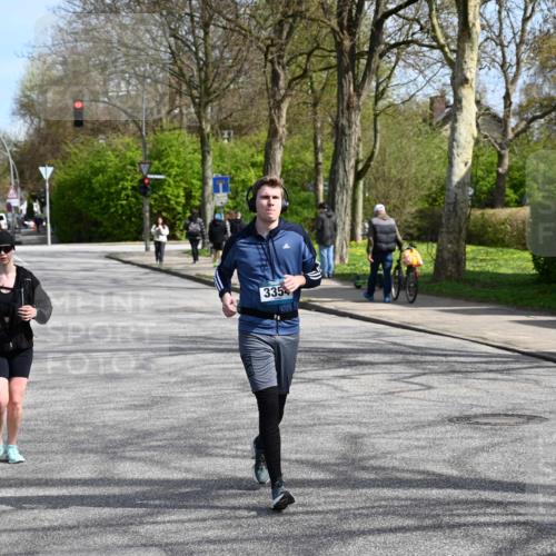 12.04.2026 - 45. Internationalen Wilhelmsburger Insellauf J. Mangold http://msf.ph/oto/9473531 12.04.2026 11:38:27 Ziel 5655, 5656, 3354, 2955 meine-sportfotos.de