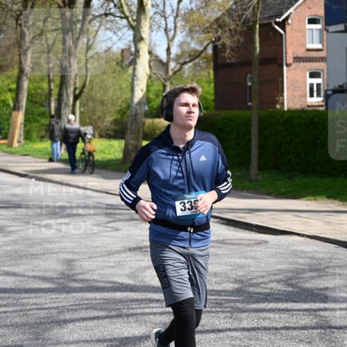 12.04.2026 - 45. Internationalen Wilhelmsburger Insellauf J. Mangold http://msf.ph/oto/9473592 12.04.2026 11:38:29 Ziel 5655, 5656, 3354, 2955 meine-sportfotos.de