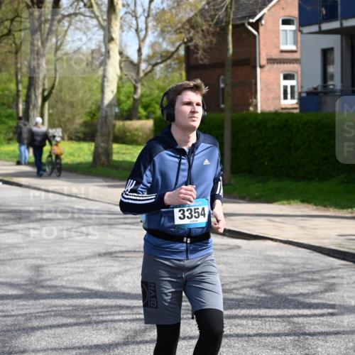 12.04.2026 - 45. Internationalen Wilhelmsburger Insellauf J. Mangold http://msf.ph/oto/9473597 12.04.2026 11:38:29 Ziel 5655, 5656, 3354, 2955 meine-sportfotos.de