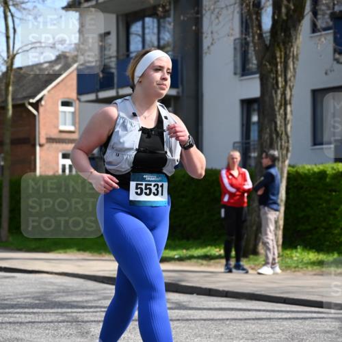 12.04.2026 - 45. Internationalen Wilhelmsburger Insellauf J. Mangold http://msf.ph/oto/9473678 12.04.2026 11:39:17 Ziel 5531 meine-sportfotos.de