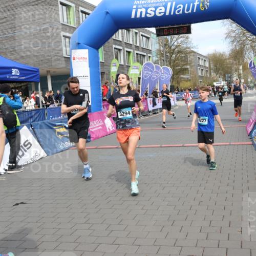 12.04.2026 - 45. Internationalen Wilhelmsburger Insellauf Strokosch-Dieckow http://msf.ph/oto/9473710 12.04.2026 12:54:12 Ziel 5227, 3294, 3520, 5143, 5754, 4592 meine-sportfotos.de
