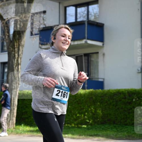 12.04.2026 - 45. Internationalen Wilhelmsburger Insellauf J. Mangold http://msf.ph/oto/9473719 12.04.2026 11:40:09 Ziel 2161, 2872, 4981 meine-sportfotos.de