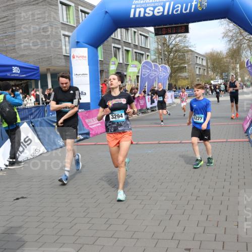 12.04.2026 - 45. Internationalen Wilhelmsburger Insellauf Strokosch-Dieckow http://msf.ph/oto/9473751 12.04.2026 12:54:12 Ziel 5227, 3294, 3520, 5143, 5754, 4592 meine-sportfotos.de