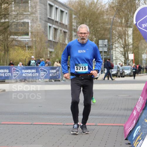 12.04.2026 - 45. Internationalen Wilhelmsburger Insellauf Strokosch-Dieckow http://msf.ph/oto/9473814 12.04.2026 13:33:46 Ziel 5715 meine-sportfotos.de