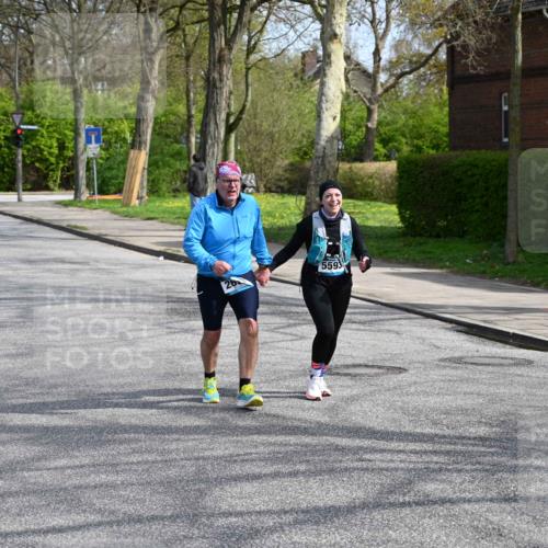 12.04.2026 - 45. Internationalen Wilhelmsburger Insellauf J. Mangold http://msf.ph/oto/9473820 12.04.2026 11:40:54 Ziel 4981, 2693, 5593 meine-sportfotos.de