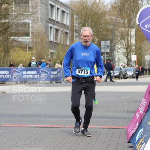 12.04.2026 - 45. Internationalen Wilhelmsburger Insellauf Strokosch-Dieckow http://msf.ph/oto/9473830 12.04.2026 13:33:46 Ziel 5715 meine-sportfotos.de