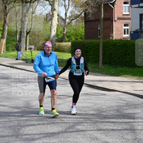 12.04.2026 - 45. Internationalen Wilhelmsburger Insellauf J. Mangold http://msf.ph/oto/9473846 12.04.2026 11:40:55 Ziel 4981, 2693, 5593 meine-sportfotos.de