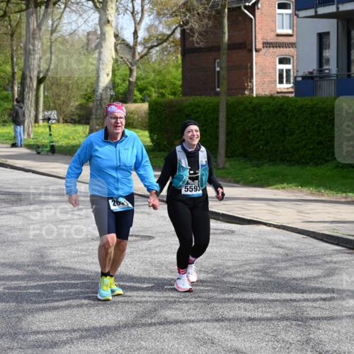 12.04.2026 - 45. Internationalen Wilhelmsburger Insellauf J. Mangold http://msf.ph/oto/9473854 12.04.2026 11:40:55 Ziel 4981, 2693, 5593 meine-sportfotos.de