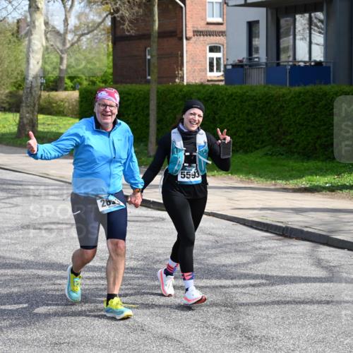 12.04.2026 - 45. Internationalen Wilhelmsburger Insellauf J. Mangold http://msf.ph/oto/9473872 12.04.2026 11:40:56 Ziel 4981, 2693, 5593 meine-sportfotos.de
