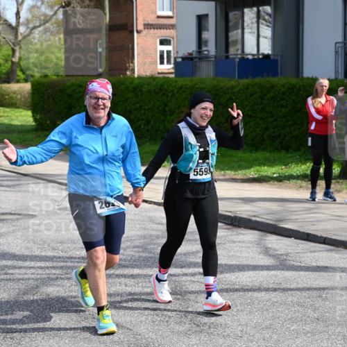 12.04.2026 - 45. Internationalen Wilhelmsburger Insellauf J. Mangold http://msf.ph/oto/9473890 12.04.2026 11:40:56 Ziel 4981, 2693, 5593 meine-sportfotos.de