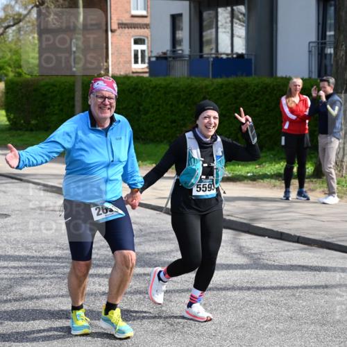 12.04.2026 - 45. Internationalen Wilhelmsburger Insellauf J. Mangold http://msf.ph/oto/9473898 12.04.2026 11:40:56 Ziel 4981, 2693, 5593 meine-sportfotos.de