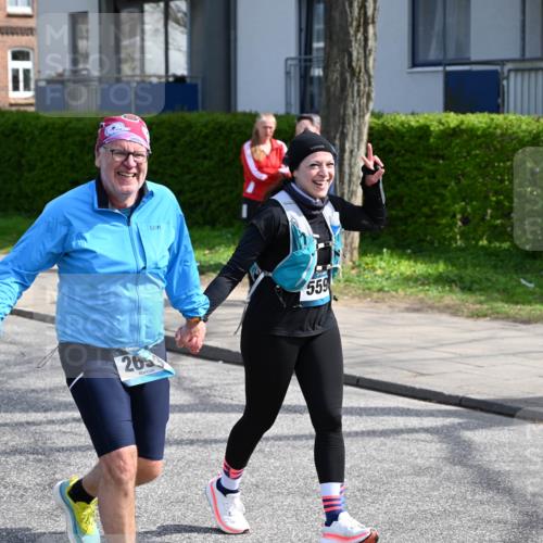 12.04.2026 - 45. Internationalen Wilhelmsburger Insellauf J. Mangold http://msf.ph/oto/9473919 12.04.2026 11:40:57 Ziel 4981, 2693, 5593 meine-sportfotos.de