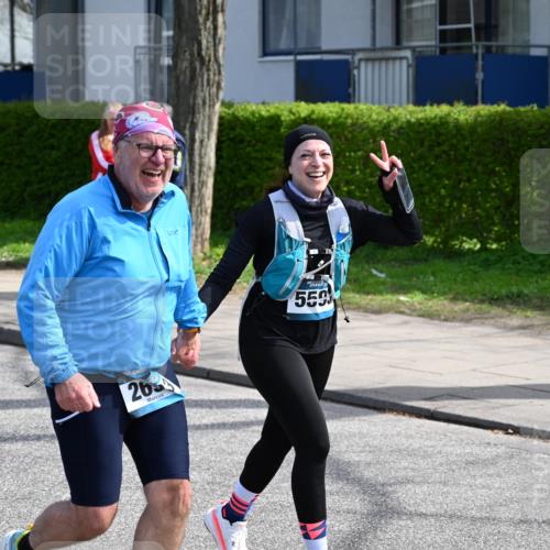 12.04.2026 - 45. Internationalen Wilhelmsburger Insellauf J. Mangold http://msf.ph/oto/9473932 12.04.2026 11:40:57 Ziel 4981, 2693, 5593 meine-sportfotos.de