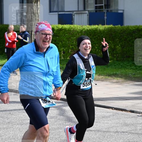 12.04.2026 - 45. Internationalen Wilhelmsburger Insellauf J. Mangold http://msf.ph/oto/9473939 12.04.2026 11:40:57 Ziel 4981, 2693, 5593 meine-sportfotos.de