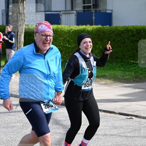 12.04.2026 - 45. Internationalen Wilhelmsburger Insellauf J. Mangold http://msf.ph/oto/9473942 12.04.2026 11:40:57 Ziel 4981, 2693, 5593 meine-sportfotos.de