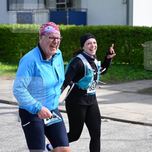 12.04.2026 - 45. Internationalen Wilhelmsburger Insellauf J. Mangold http://msf.ph/oto/9473947 12.04.2026 11:40:57 Ziel 4981, 2693, 5593 meine-sportfotos.de