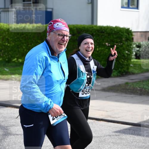 12.04.2026 - 45. Internationalen Wilhelmsburger Insellauf J. Mangold http://msf.ph/oto/9473954 12.04.2026 11:40:57 Ziel 4981, 2693, 5593 meine-sportfotos.de