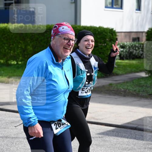 12.04.2026 - 45. Internationalen Wilhelmsburger Insellauf J. Mangold http://msf.ph/oto/9473957 12.04.2026 11:40:58 Ziel 2693, 5593 meine-sportfotos.de