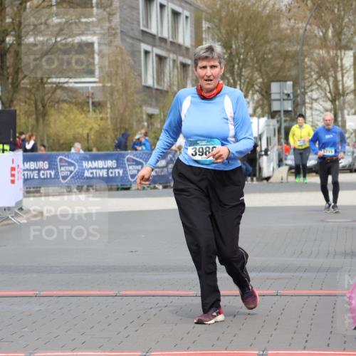 12.04.2026 - 45. Internationalen Wilhelmsburger Insellauf Strokosch-Dieckow http://msf.ph/oto/9474018 12.04.2026 13:33:37 Ziel 3980 meine-sportfotos.de