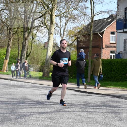 12.04.2026 - 45. Internationalen Wilhelmsburger Insellauf J. Mangold http://msf.ph/oto/9474027 12.04.2026 11:42:09 Ziel 2722, 2722, 5432 meine-sportfotos.de