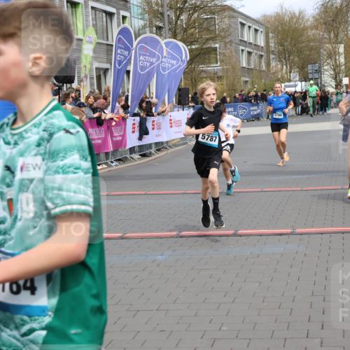 12.04.2026 - 45. Internationalen Wilhelmsburger Insellauf Strokosch-Dieckow http://msf.ph/oto/9474065 12.04.2026 12:54:27 Ziel 5787, 3254, 5788 meine-sportfotos.de