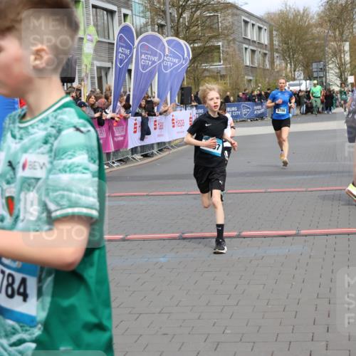 12.04.2026 - 45. Internationalen Wilhelmsburger Insellauf Strokosch-Dieckow http://msf.ph/oto/9474084 12.04.2026 12:54:27 Ziel 5787, 3254, 5788 meine-sportfotos.de