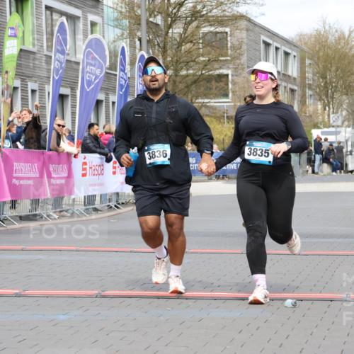 12.04.2026 - 45. Internationalen Wilhelmsburger Insellauf Strokosch-Dieckow http://msf.ph/oto/9474179 12.04.2026 13:33:23 Ziel 3836, 5224 meine-sportfotos.de