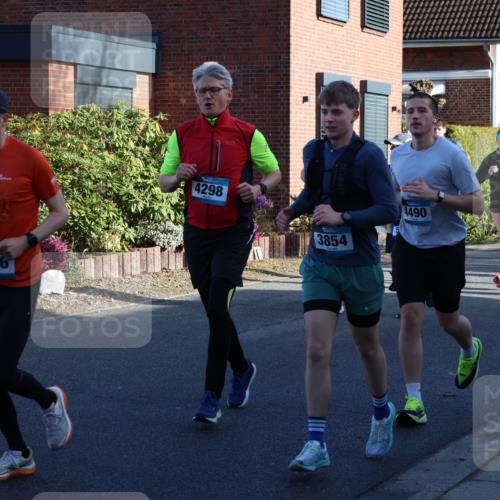 12.04.2026 - 45. Internationalen Wilhelmsburger Insellauf Yannick Fuchs http://msf.ph/oto/9474182 12.04.2026 08:59:36 Laufen 4298, 2986, 3854, 4490, 3624 meine-sportfotos.de