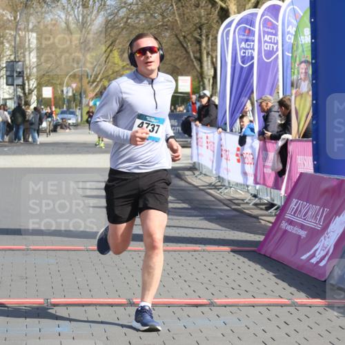 12.04.2026 - 45. Internationalen Wilhelmsburger Insellauf Strokosch-Dieckow http://msf.ph/oto/9474238 12.04.2026 11:31:03 Ziel 4737 meine-sportfotos.de
