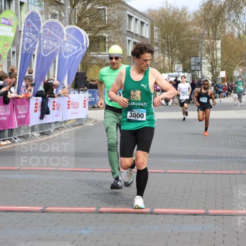 12.04.2026 - 45. Internationalen Wilhelmsburger Insellauf Strokosch-Dieckow http://msf.ph/oto/9474269 12.04.2026 12:54:38 Ziel 3000, 4823, 5743 meine-sportfotos.de