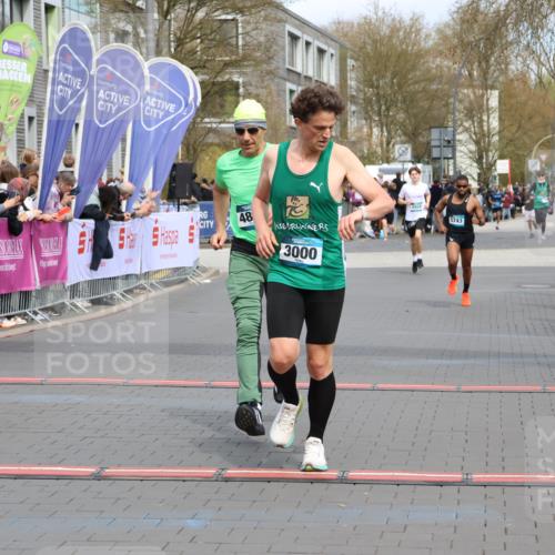 12.04.2026 - 45. Internationalen Wilhelmsburger Insellauf Strokosch-Dieckow http://msf.ph/oto/9474275 12.04.2026 12:54:38 Ziel 3000, 4823, 5743 meine-sportfotos.de