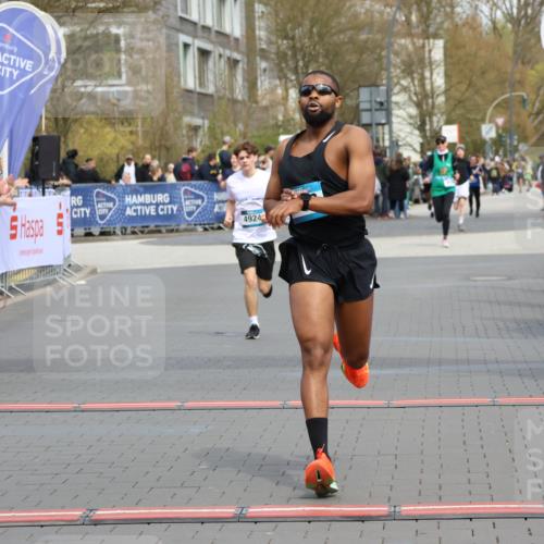 12.04.2026 - 45. Internationalen Wilhelmsburger Insellauf Strokosch-Dieckow http://msf.ph/oto/9474321 12.04.2026 12:54:41 Ziel 3000, 4823, 5743, 4924 meine-sportfotos.de