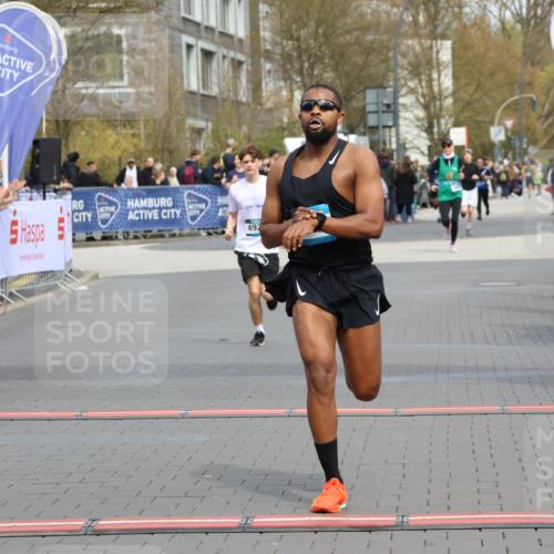 12.04.2026 - 45. Internationalen Wilhelmsburger Insellauf Strokosch-Dieckow http://msf.ph/oto/9474332 12.04.2026 12:54:41 Ziel 3000, 4823, 5743, 4924 meine-sportfotos.de