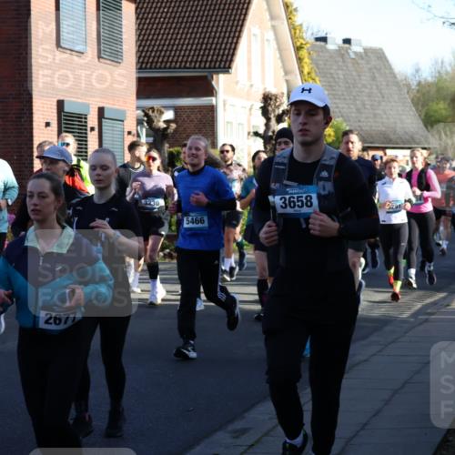 12.04.2026 - 45. Internationalen Wilhelmsburger Insellauf Yannick Fuchs http://msf.ph/oto/9474335 12.04.2026 08:59:53 Laufen 571, 2677, 3230, 5466, 3658, 291 meine-sportfotos.de