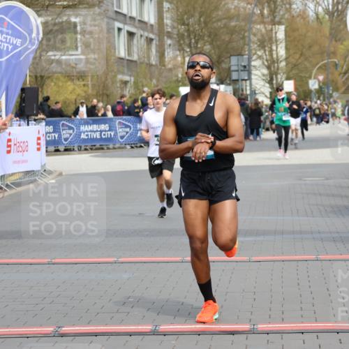 12.04.2026 - 45. Internationalen Wilhelmsburger Insellauf Strokosch-Dieckow http://msf.ph/oto/9474343 12.04.2026 12:54:41 Ziel 3000, 4823, 5743, 4924 meine-sportfotos.de