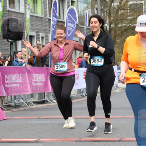 12.04.2026 - 45. Internationalen Wilhelmsburger Insellauf Strokosch-Dieckow http://msf.ph/oto/9474373 12.04.2026 13:32:59 Ziel 2397, 3684, 2909 meine-sportfotos.de