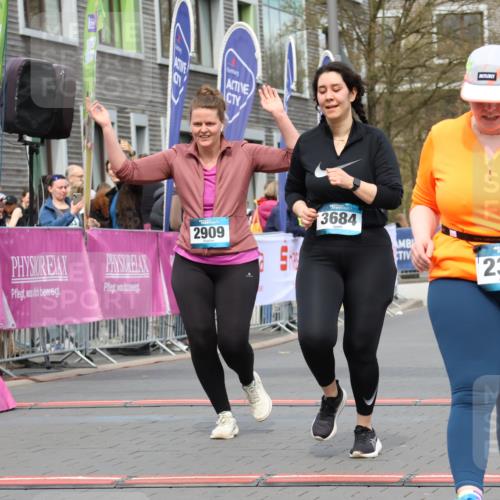 12.04.2026 - 45. Internationalen Wilhelmsburger Insellauf Strokosch-Dieckow http://msf.ph/oto/9474386 12.04.2026 13:32:59 Ziel 2397, 3684, 2909 meine-sportfotos.de