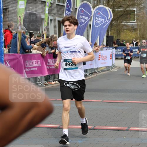 12.04.2026 - 45. Internationalen Wilhelmsburger Insellauf Strokosch-Dieckow http://msf.ph/oto/9474397 12.04.2026 12:54:46 Ziel 4924, 5630, 5858, 3661, 2852 meine-sportfotos.de