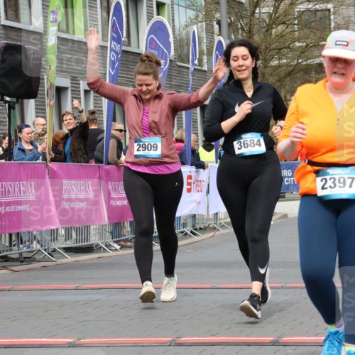 12.04.2026 - 45. Internationalen Wilhelmsburger Insellauf Strokosch-Dieckow http://msf.ph/oto/9474431 12.04.2026 13:32:59 Ziel 2397, 3684, 2909 meine-sportfotos.de
