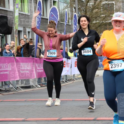 12.04.2026 - 45. Internationalen Wilhelmsburger Insellauf Strokosch-Dieckow http://msf.ph/oto/9474444 12.04.2026 13:32:59 Ziel 2397, 3684, 2909 meine-sportfotos.de