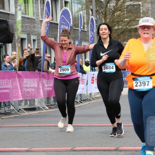 12.04.2026 - 45. Internationalen Wilhelmsburger Insellauf Strokosch-Dieckow http://msf.ph/oto/9474460 12.04.2026 13:32:59 Ziel 2397, 3684, 2909 meine-sportfotos.de