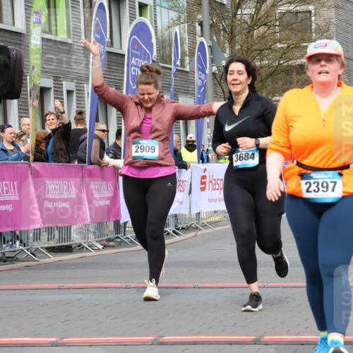 12.04.2026 - 45. Internationalen Wilhelmsburger Insellauf Strokosch-Dieckow http://msf.ph/oto/9474493 12.04.2026 13:32:58 Ziel 2397, 3684, 2909 meine-sportfotos.de
