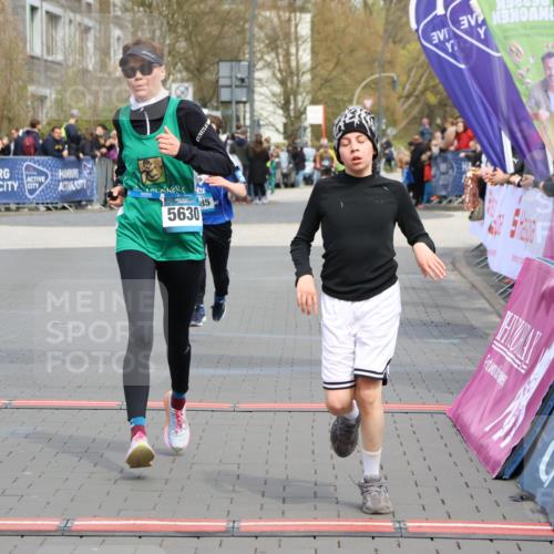 12.04.2026 - 45. Internationalen Wilhelmsburger Insellauf Strokosch-Dieckow http://msf.ph/oto/9474497 12.04.2026 12:54:49 Ziel 5630, 5858, 3661, 2852, 2085 meine-sportfotos.de