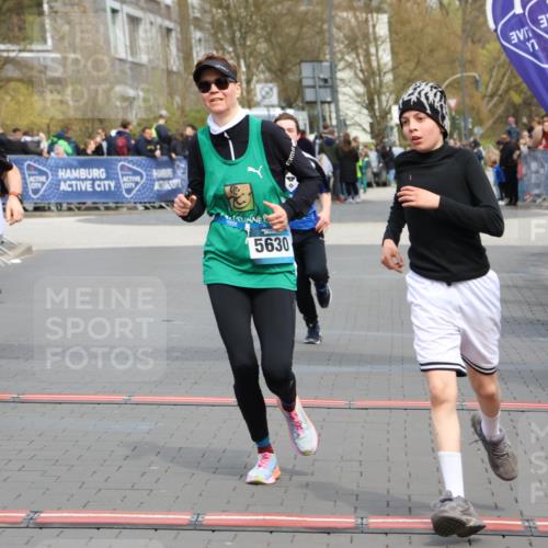 12.04.2026 - 45. Internationalen Wilhelmsburger Insellauf Strokosch-Dieckow http://msf.ph/oto/9474531 12.04.2026 12:54:49 Ziel 5630, 5858, 3661, 2852, 2085 meine-sportfotos.de