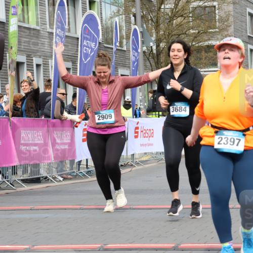 12.04.2026 - 45. Internationalen Wilhelmsburger Insellauf Strokosch-Dieckow http://msf.ph/oto/9474540 12.04.2026 13:32:58 Ziel 2397, 3684, 2909 meine-sportfotos.de