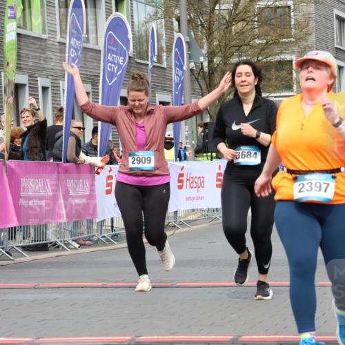 12.04.2026 - 45. Internationalen Wilhelmsburger Insellauf Strokosch-Dieckow http://msf.ph/oto/9474554 12.04.2026 13:32:58 Ziel 2397, 3684, 2909 meine-sportfotos.de